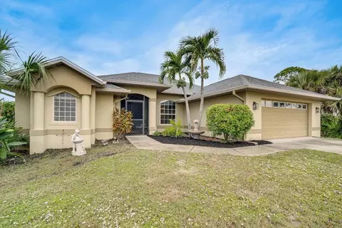 289 W Pine Valley Ln, Rotonda West, FL 33947