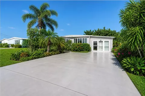 1320 Seagull Dr, Englewood, FL 34224