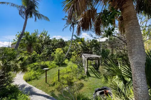 Exterior - 362 Baily St, Boca Grande, FL 33921 photo 5 of 9