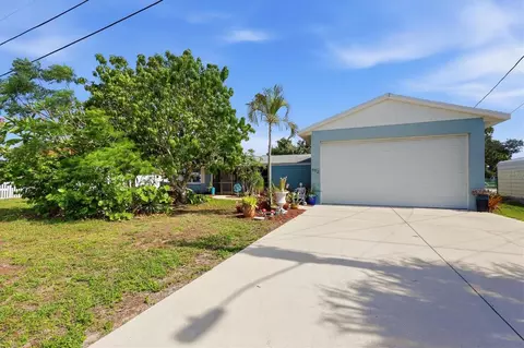 852 E 6th St, Englewood, FL 34223