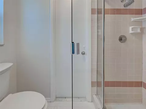 Bath - 412 Pine Tree Ter, Venice, FL 34293 photo 3 of 6