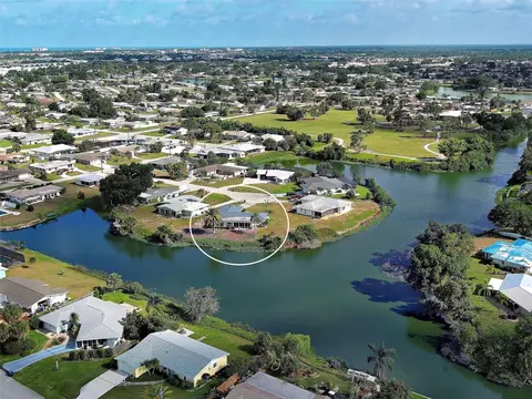 View/Area - 412 Pine Tree Ter, Venice, FL 34293 photo 5 of 9