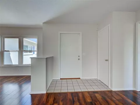 Entry Way - 412 Pine Tree Ter, Venice, FL 34293 photo 1 of 1