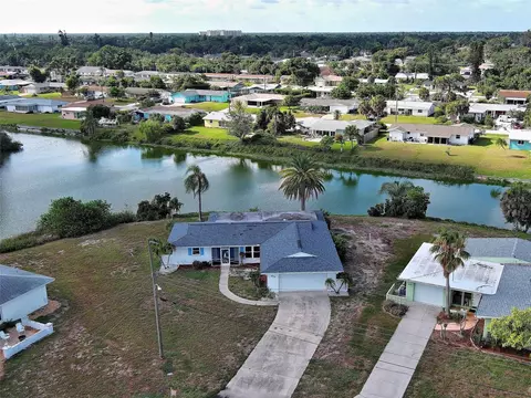 View/Area - 412 Pine Tree Ter, Venice, FL 34293 photo 3 of 9