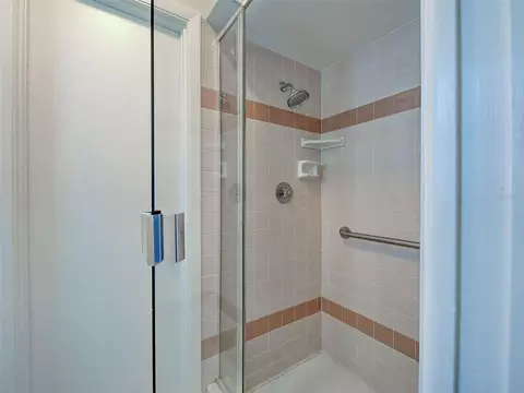 Bath - 412 Pine Tree Ter, Venice, FL 34293 photo 4 of 6