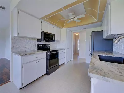 Kitchen - 412 Pine Tree Ter, Venice, FL 34293 photo 1 of 5
