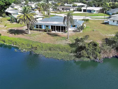 View/Area - 412 Pine Tree Ter, Venice, FL 34293 photo 2 of 9
