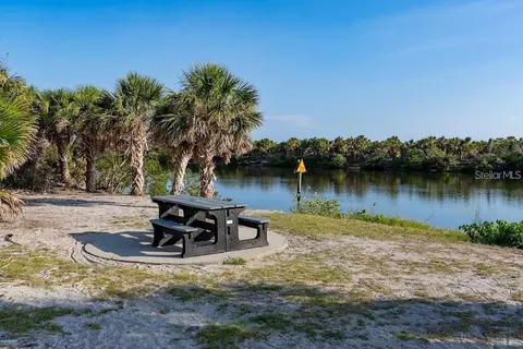 View/Area - 412 Pine Tree Ter, Venice, FL 34293 photo 8 of 9