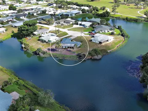 View/Area - 412 Pine Tree Ter, Venice, FL 34293 photo 4 of 9