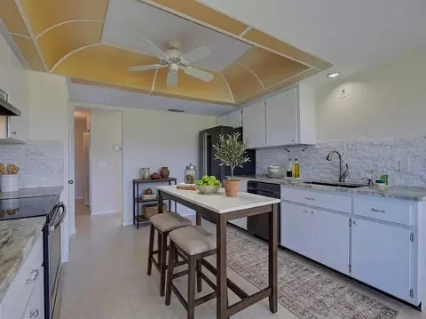 Kitchen - 412 Pine Tree Ter, Venice, FL 34293 photo 2 of 5