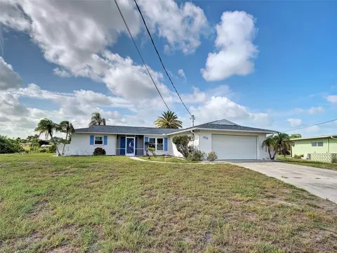 Exterior - 412 Pine Tree Ter, Venice, FL 34293 photo 2 of 18