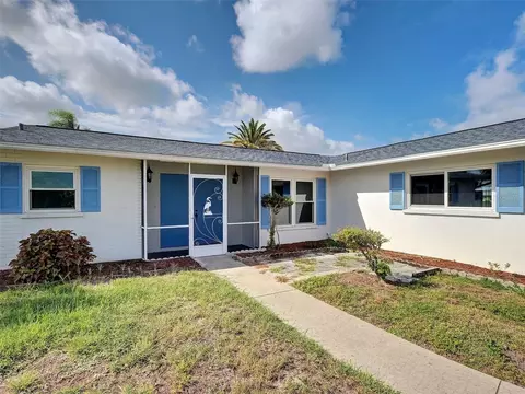 Exterior - 412 Pine Tree Ter, Venice, FL 34293 photo 3 of 18