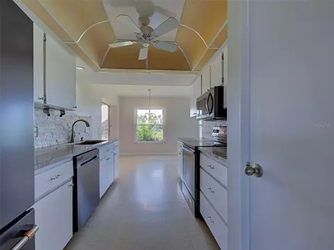 Kitchen - 412 Pine Tree Ter, Venice, FL 34293 photo 5 of 5