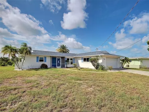 Exterior - 412 Pine Tree Ter, Venice, FL 34293 photo 4 of 18