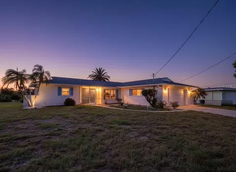 Exterior - 412 Pine Tree Ter, Venice, FL 34293 photo 12 of 18