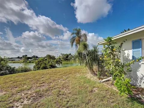 Exterior - 412 Pine Tree Ter, Venice, FL 34293 photo 11 of 18