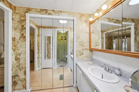 Bath - 3450 Grapefruit Ln, Estero, FL 33928 photo 1 of 6