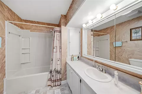 Bath - 3450 Grapefruit Ln, Estero, FL 33928 photo 4 of 6