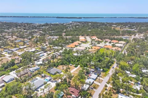 521 Artists Ave, Englewood, FL 34223