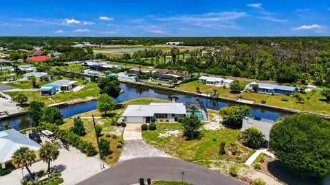 898 E 6th St, Englewood, FL 34223