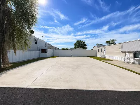 2215 73rd St E #348, Palmetto, FL 34221