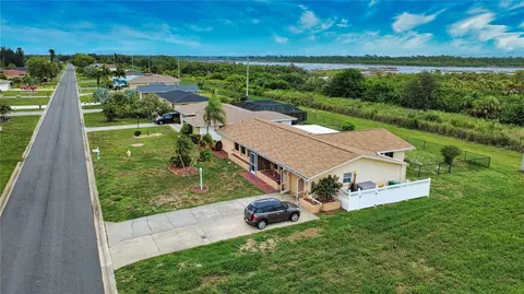 27 Annapolis Ln, Rotonda West, FL 33947