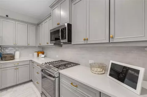 Kitchen - 4657 Willow Bend Ave, Parrish, FL 34219 photo 4 of 6