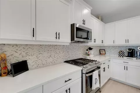 Kitchen - 4661 Willow Bend Ave, Parrish, FL 34219 photo 6 of 7
