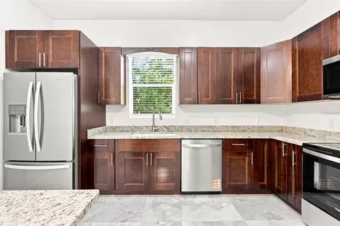 Kitchen - 1853 Della Dr, Naples, FL 34117 photo 4 of 8