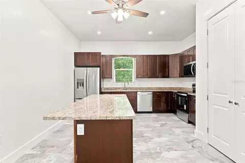 Kitchen - 1853 Della Dr, Naples, FL 34117 photo 7 of 8