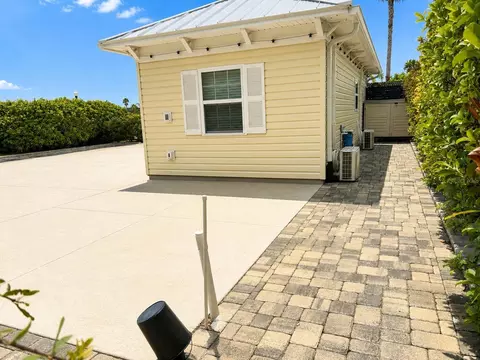 Exterior - 9459 SE 47th Way, Webster, FL 33597 photo 3 of 8
