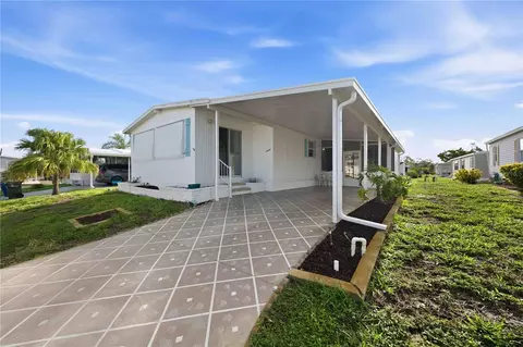 16 N Granada Plz, Englewood, FL 34223
