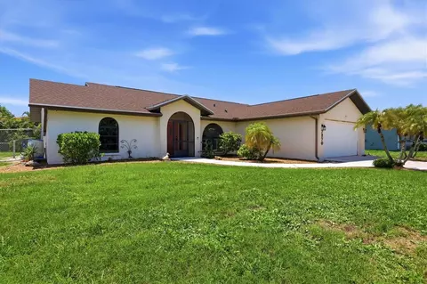 7270 Snow Dr, Englewood, FL 34224