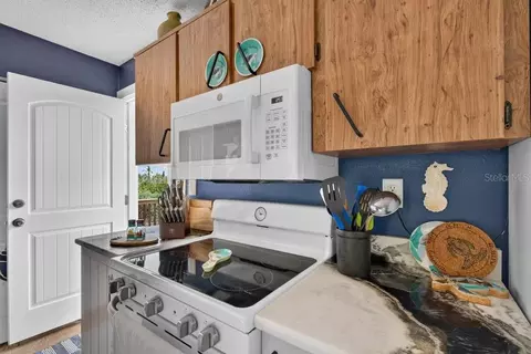 Kitchen - 9602 Doubloon Trl, Placida, FL 33946 photo 4 of 6