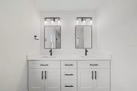 Bath - 3921 Dauphine St, Sebring, FL 33872 photo 1 of 6