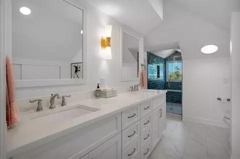 Bath - 19 Grouper Hole Dr, Boca Grande, FL 33921 photo 7 of 7