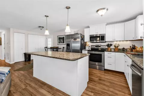 Kitchen - 821 Bogie, Venice, FL 34285 photo 3 of 6
