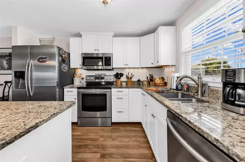 Kitchen - 821 Bogie, Venice, FL 34285 photo 5 of 6
