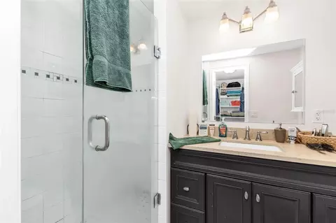 Bath - 821 Bogie, Venice, FL 34285 photo 3 of 4