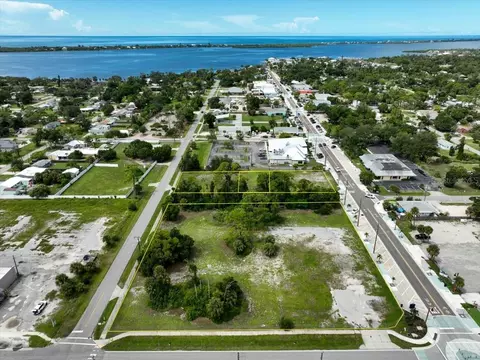 201 W Dearborn St, Englewood, FL 34223