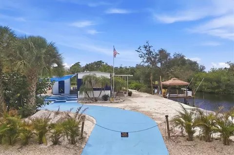 1128 Seahorse Ln, Englewood, FL 34224