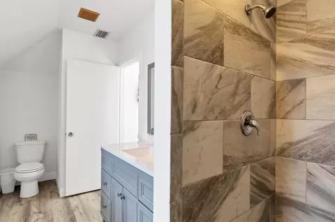 Bath - 310 Kettle Harbor Dr, Placida, FL 33946 photo 2 of 3