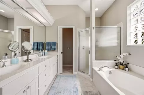 Bath - 737 Misty Pine Dr, Venice, FL 34292 photo 3 of 6