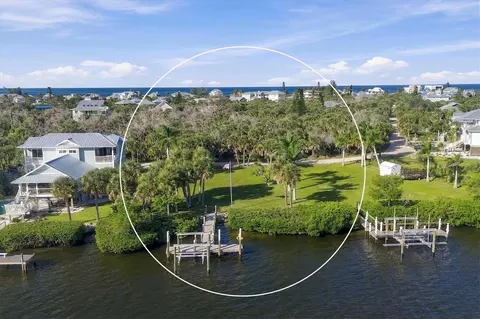 59 Bayshore Cir, Placida, FL 33946