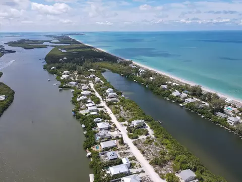 351 Bocilla Dr, Placida, FL 33946 photo 9
