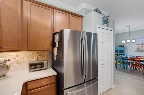 Kitchen - 6683 Willowshire Way, Bradenton, FL 34212 photo 2 of 6