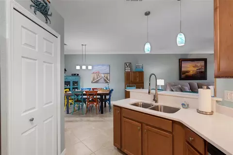 Kitchen - 6683 Willowshire Way, Bradenton, FL 34212 photo 5 of 6