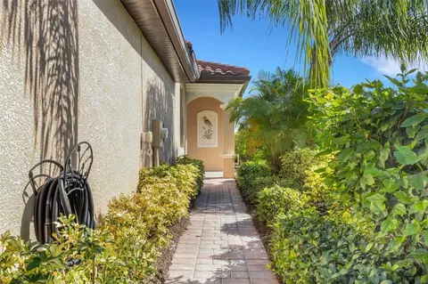 Exterior - 6683 Willowshire Way, Bradenton, FL 34212 photo 13 of 17