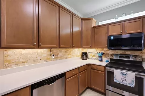 Kitchen - 6683 Willowshire Way, Bradenton, FL 34212 photo 3 of 6