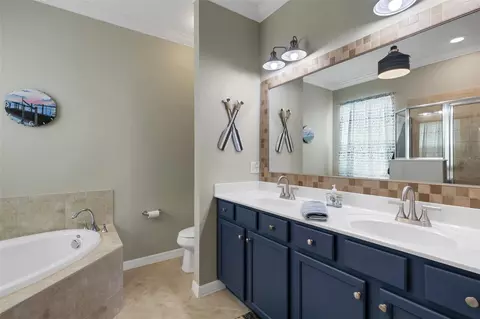 Bath - 6683 Willowshire Way, Bradenton, FL 34212 photo 1 of 3